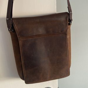 Waterfield Leather Muzetto Messenger Bag, sz medium. Used, very good condition.